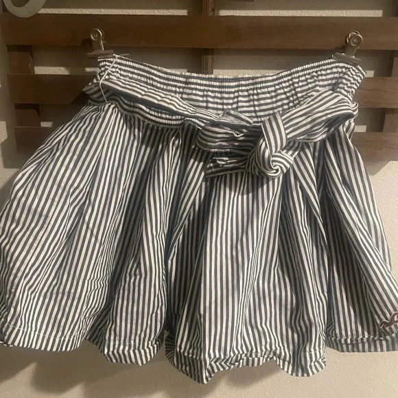 Abercrombie & Fitch Belted Mini Navy Blue Skirt & Hollister pleated skirt Small - Picture 7 of 11